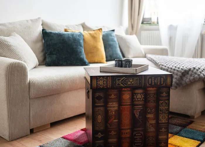 1-4 Gaeste Wohnung W-Lan, Netflix, Amazon, Parken, Arbeitsplatz, 24H Check In ,Vollausgestattet Kueche, Handtuecher Seife U,V,M Fuer Geschaeftsreisende, Paare, Familien ,