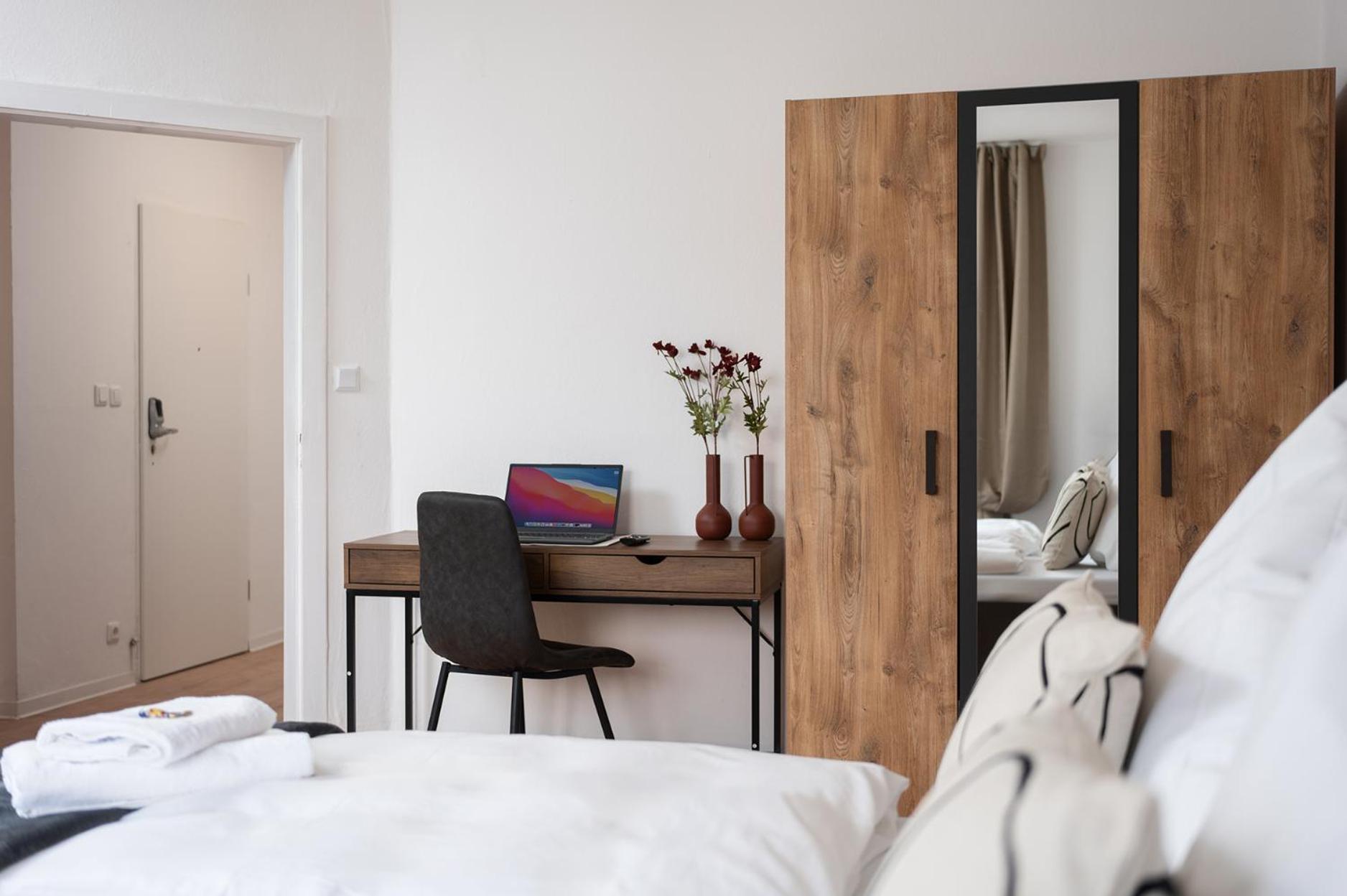 1-4 Gaeste W-lan, Netflix, Amazon, Parken, Arbeitsplatz, 24h Check In ,vollausgestattet Kueche, Handtuecher Seife U,v,m Fuer Geschaeftsreisende, Paare, Familien , Appartement