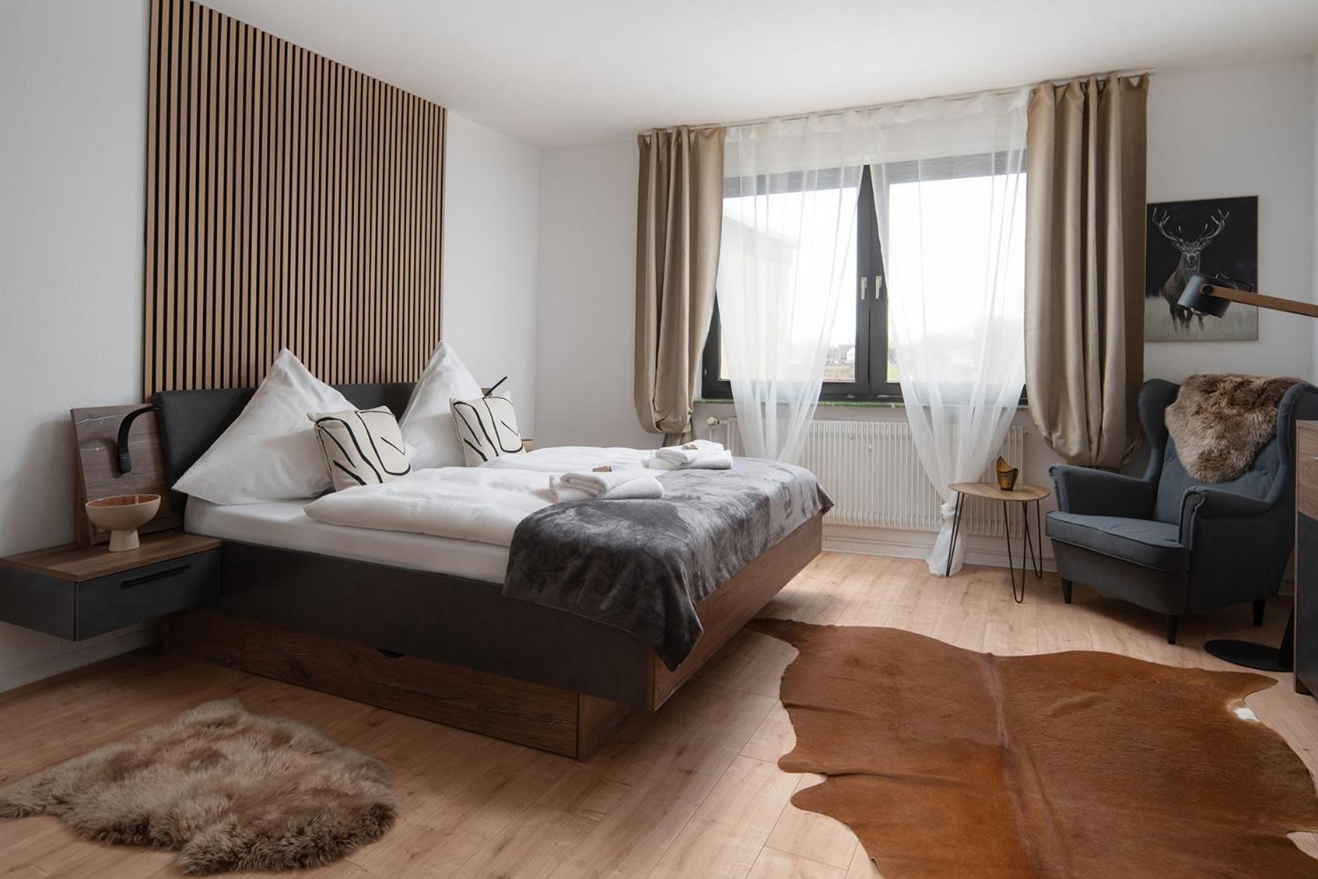 1-4 Gaeste W-lan, Netflix, Amazon, Parken, Arbeitsplatz, 24h Check In ,vollausgestattet Kueche, Handtuecher Seife U,v,m Fuer Geschaeftsreisende, Paare, Familien ,